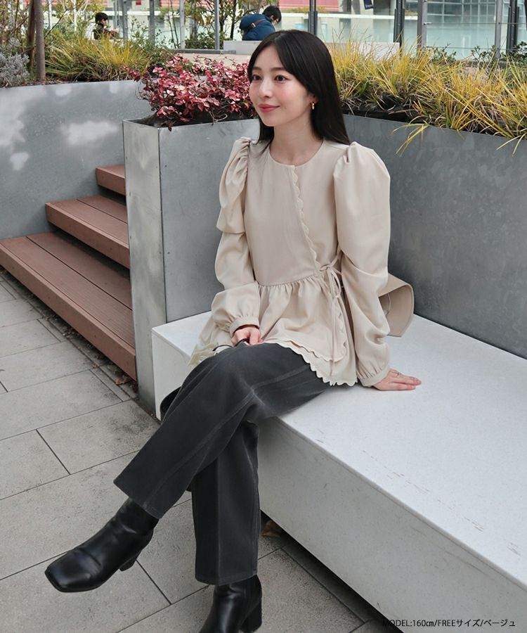 【新品タグ付】Fit more×優季コラボ スカラップアシメブラウス ホワイト YUKIコラボスカラップアシメブラウス【宅配便】 | Fit more