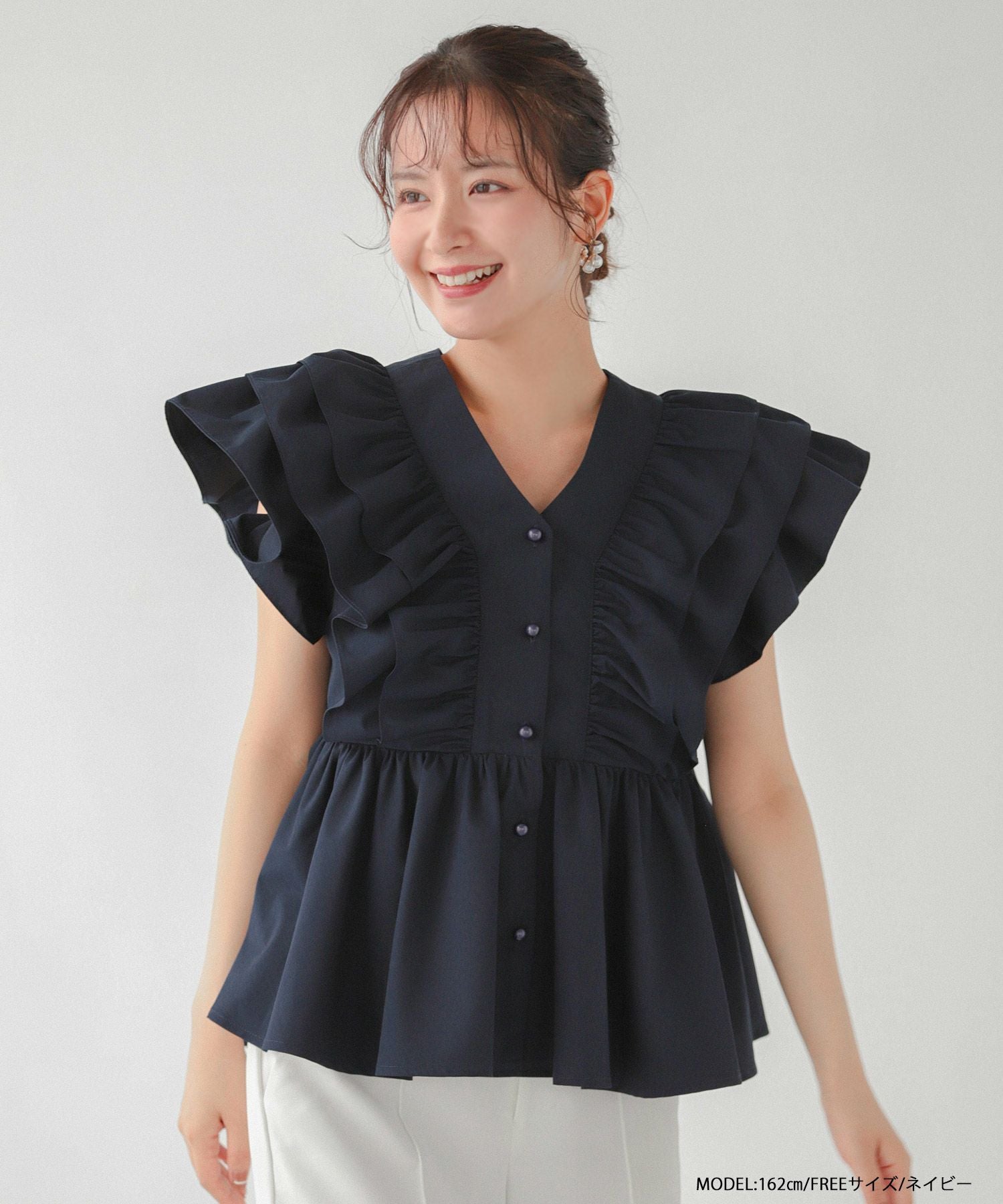 ZOZOTOWN限定】Vネックペプラムフリルブラウス【宅配便】 | Fit more