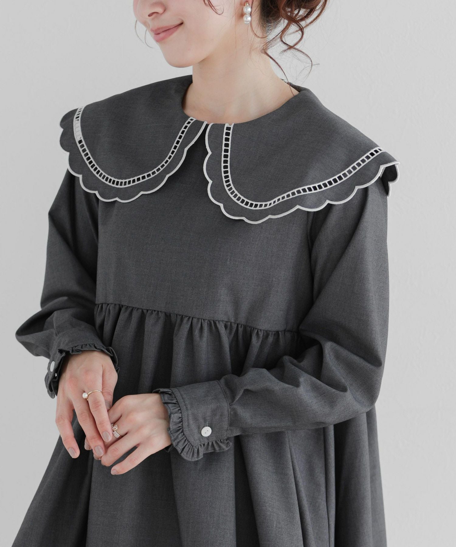 ZOZO限定商品】はしごスカラップ襟フリルカフスブラウス【宅配便