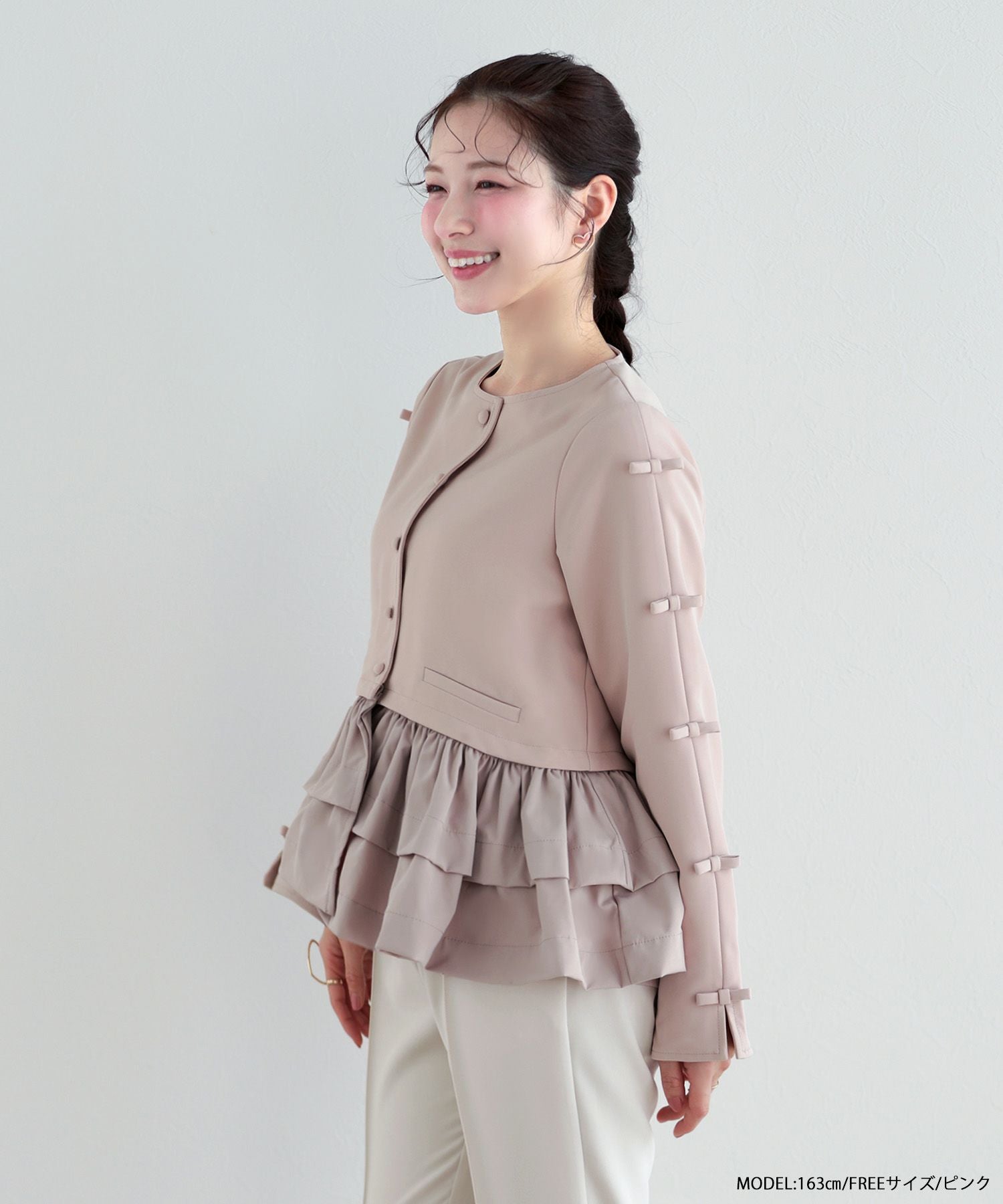 ノーカラーフリルトップス 【宅配便】 | Fit more
