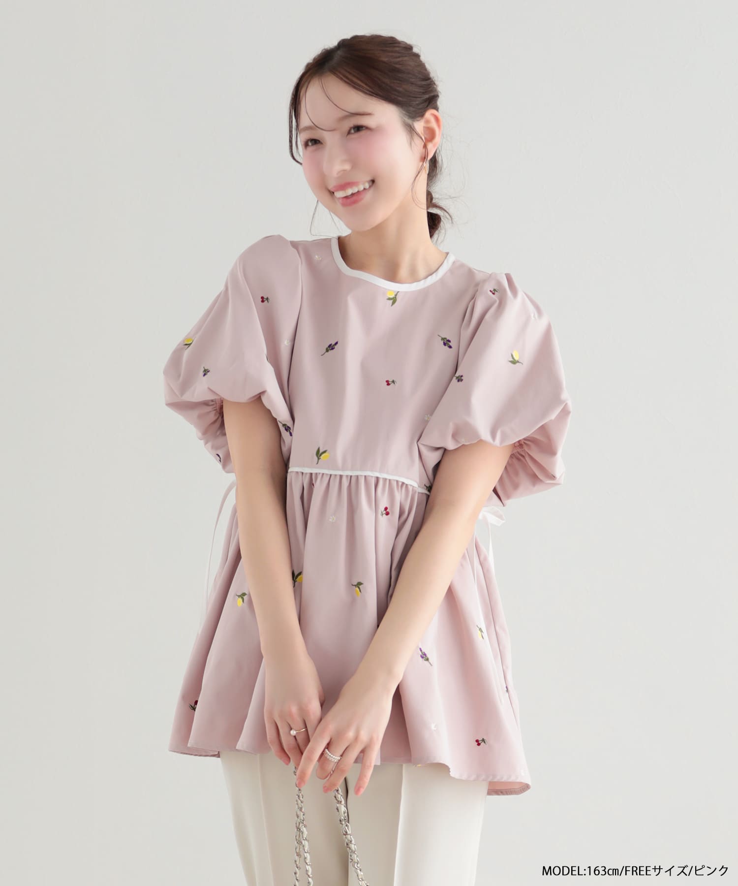 バルーン袖フルーツ刺繍ペプラムトップス【宅配便】 | Fit more