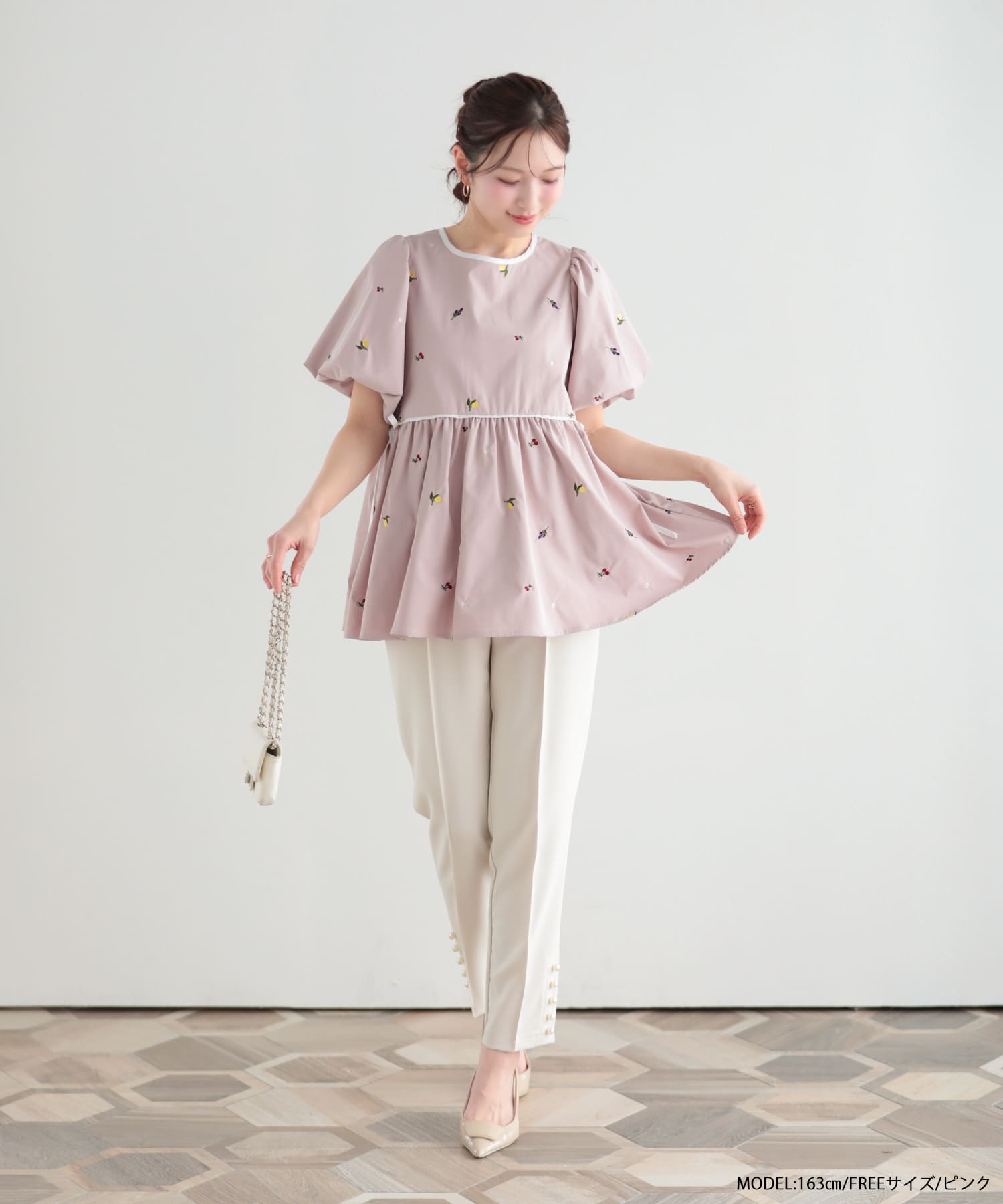 バルーン袖フルーツ刺繍ペプラムトップス【宅配便】 | Fit more