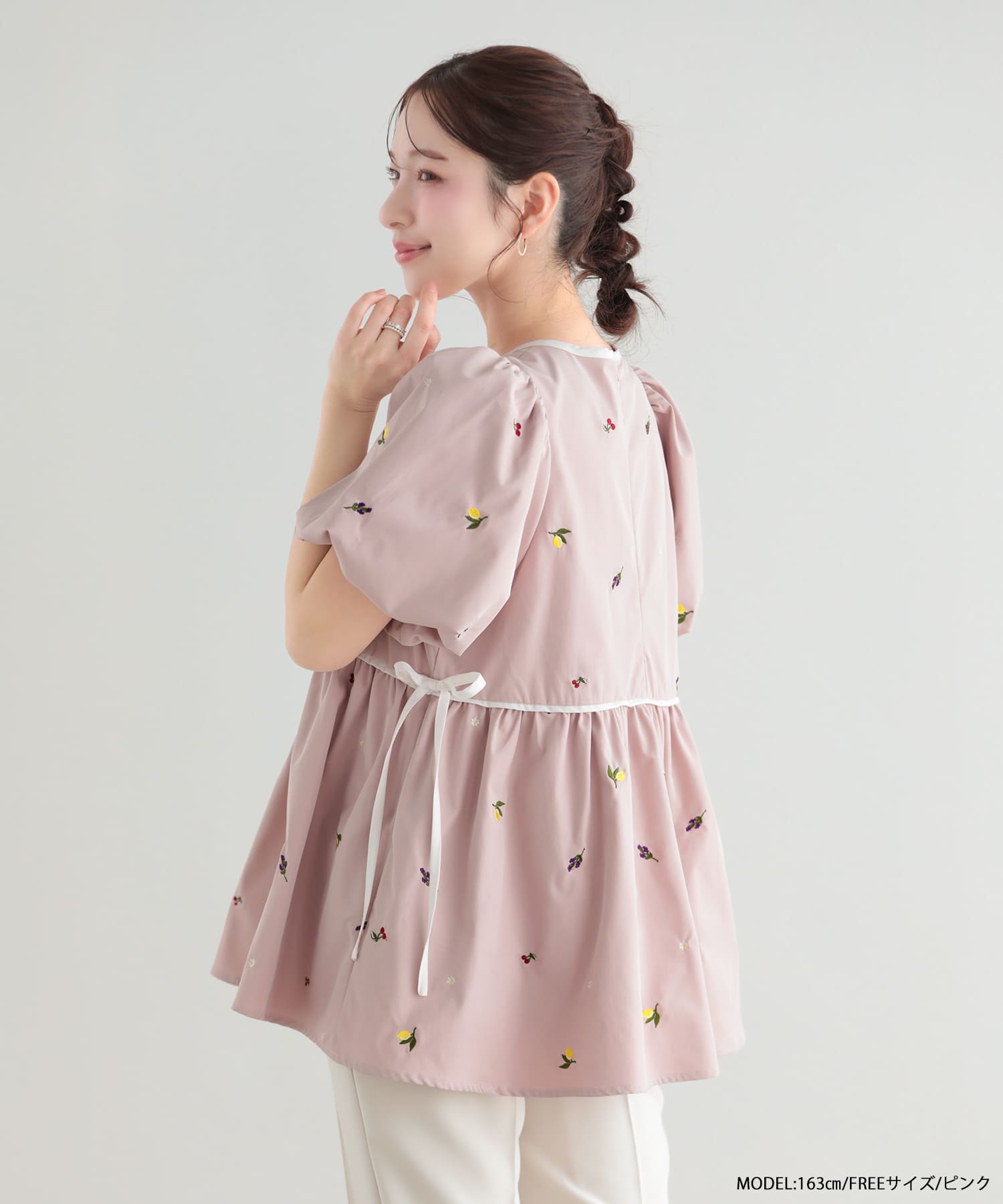 バルーン袖フルーツ刺繍ペプラムトップス【宅配便】 | Fit more