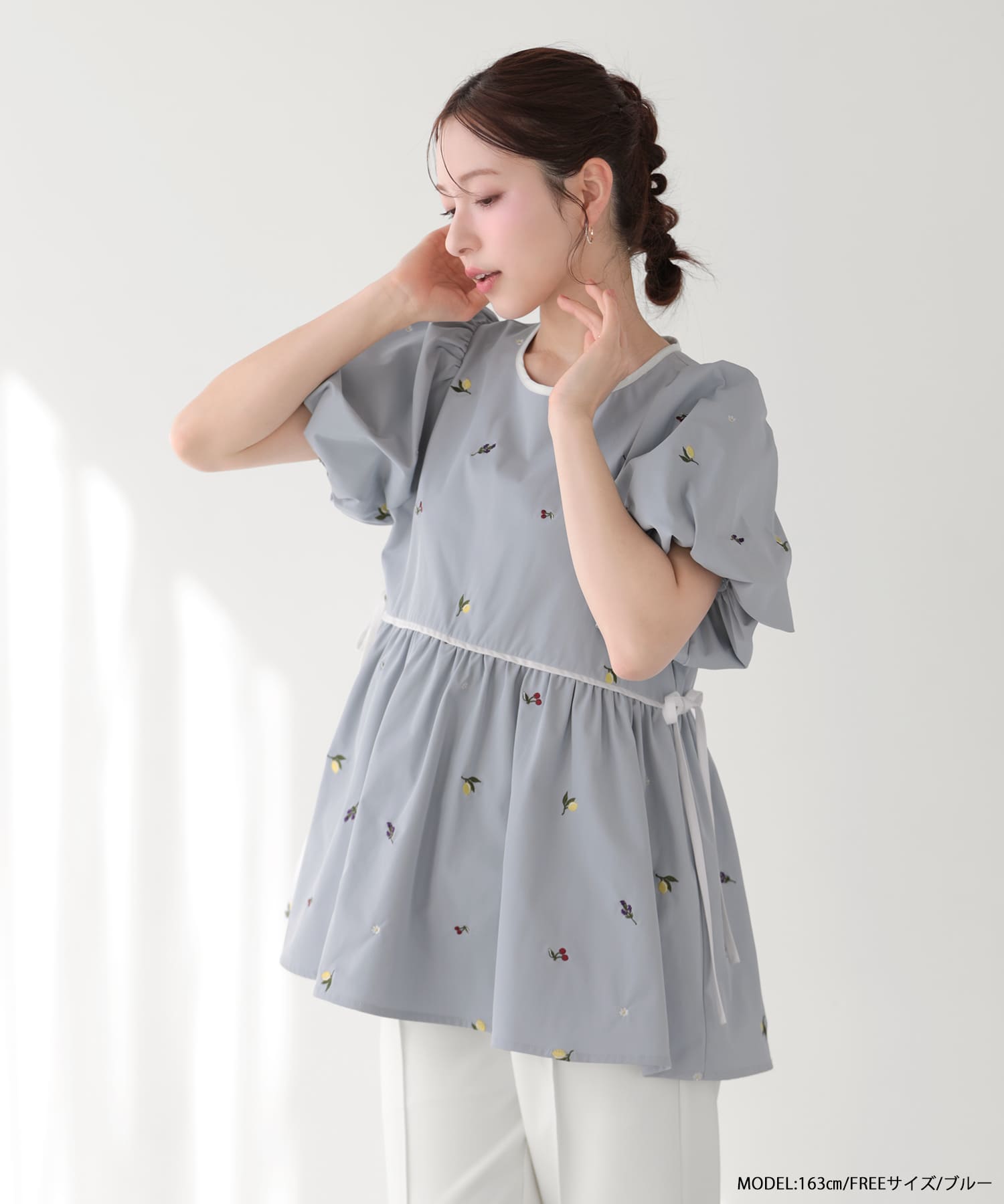 バルーン袖フルーツ刺繍ペプラムトップス【宅配便】 | Fit more