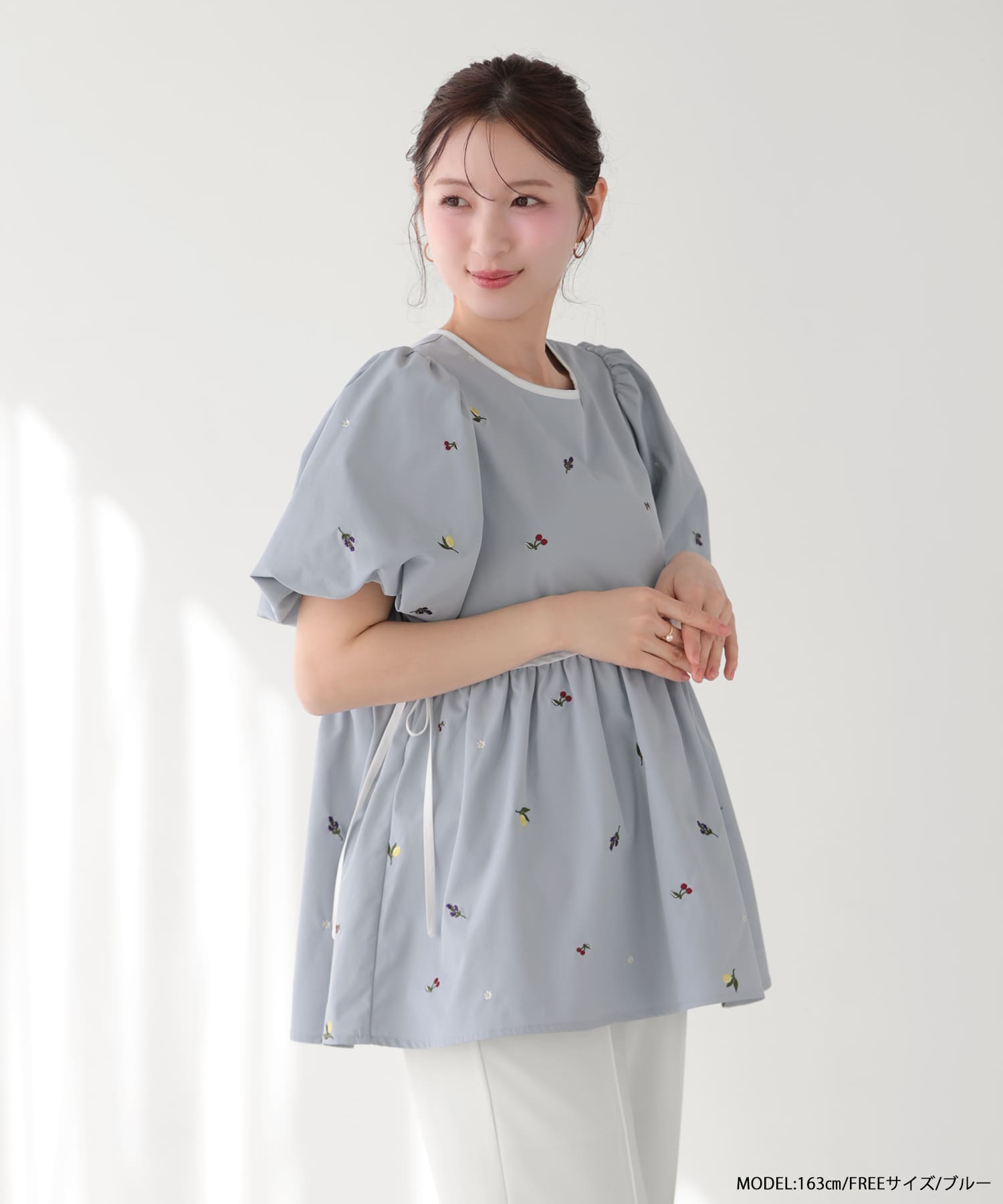 バルーン袖フルーツ刺繍ペプラムトップス【宅配便】 | Fit more