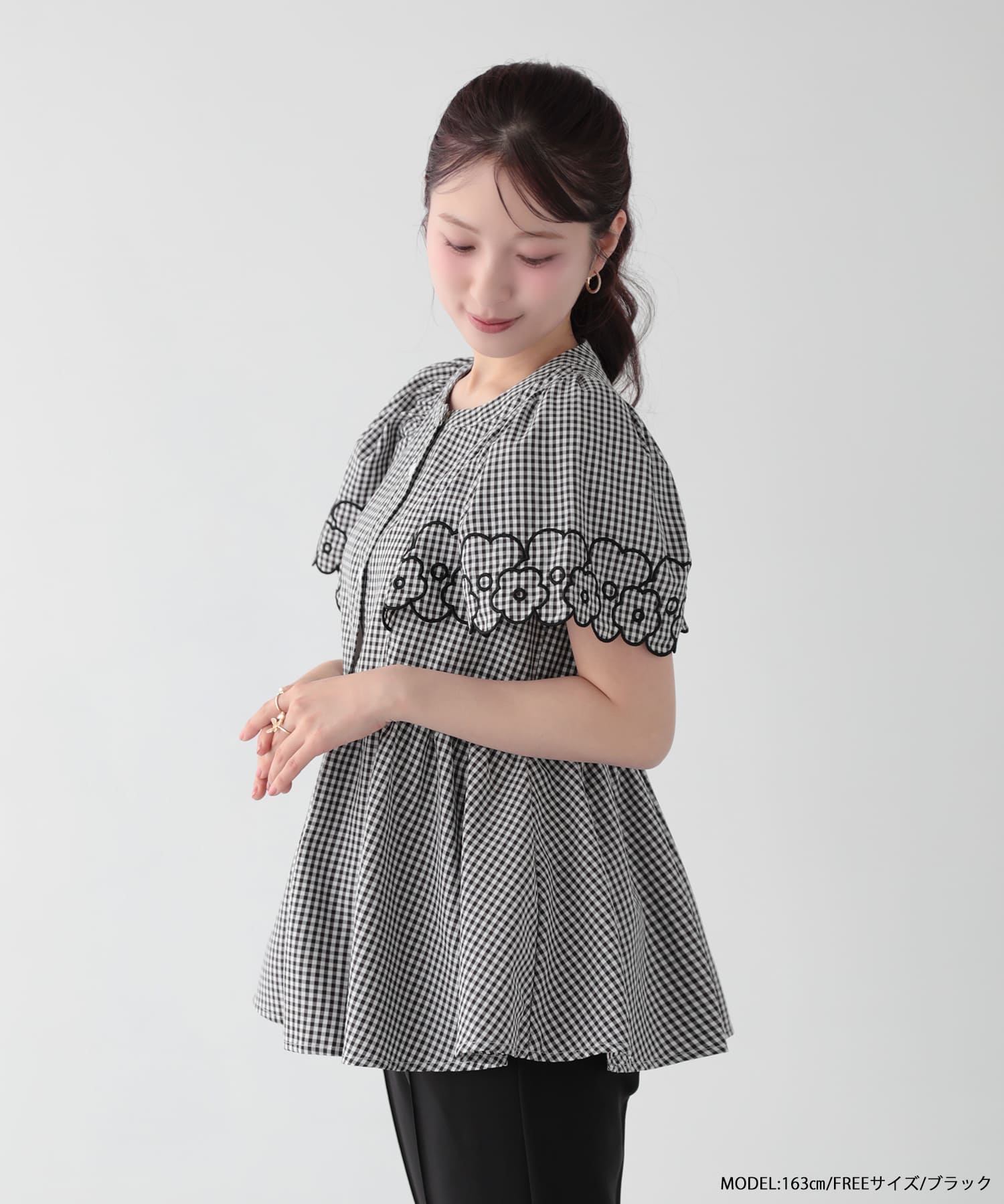 フラワー刺繍スカラップ袖フレアトップス【予約6/5～順次発送】【宅配